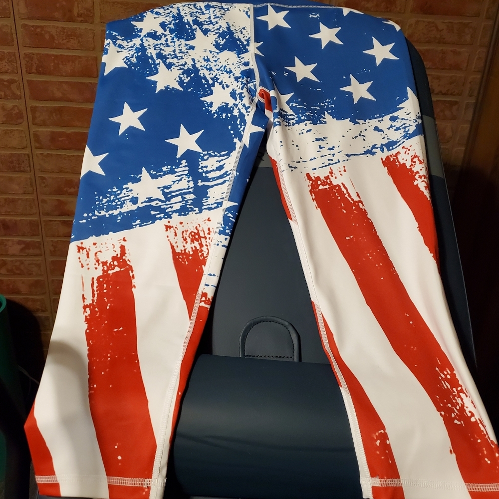 Constantly Varied Gear XL Capri Flag Leggings
